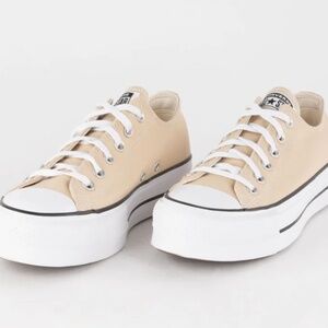 Cream Low-top Platform Converse, size Women's 9.5